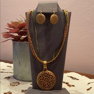 Like New Gold Necklace & Earring Set